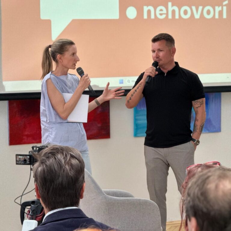 Adela Vinczeova Mario Bajs Konferencia